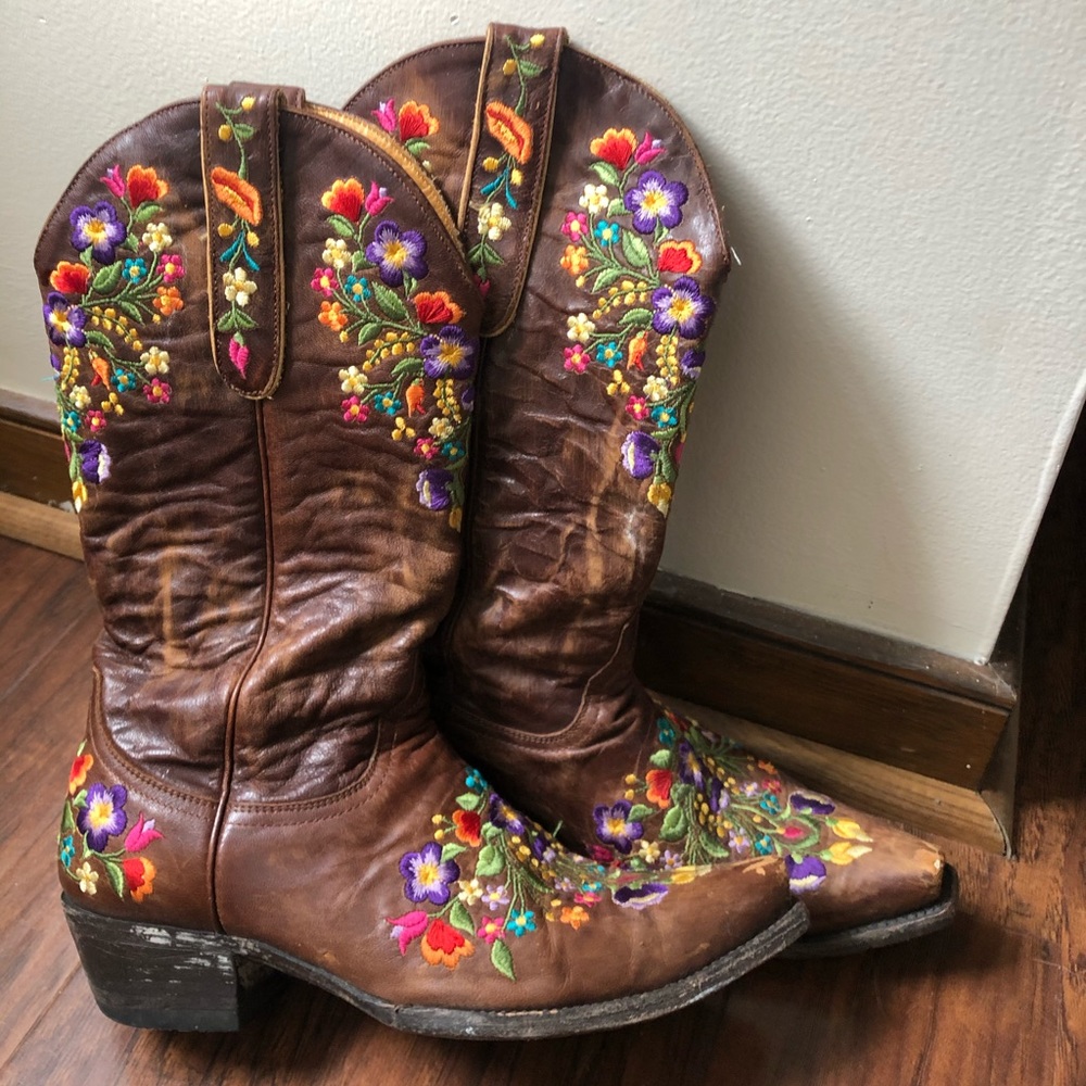 Old Gringo floral embroidered cowboy boots